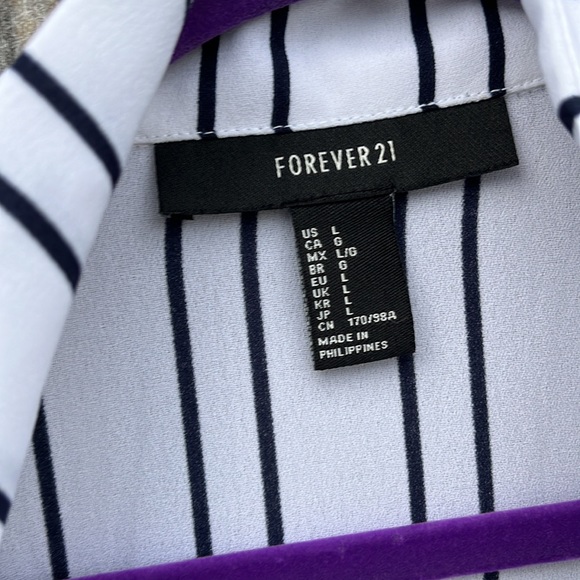 Forever 21 Robe. 💕 - Picture 4 of 8